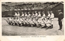 MILITARIA - Casernes - Receive Cavalry - R N Barracks - Devonport - Militaire - Fusils - Carte Postale Ancienne - Casernes