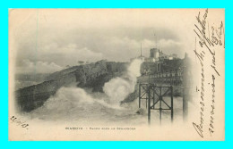 A782 / 449 64 - BIARRITZ Vague Sous Le Sémaphore - Biarritz