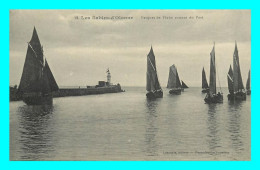 A794 / 385 85 - SABLES D'OLONNE Barques De Peche Sortant Du Port - Sables D'Olonne