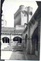 Arles - Abbaye De Montmajour - Le Cloitre Et Le Donjon - Churches & Cathedrals