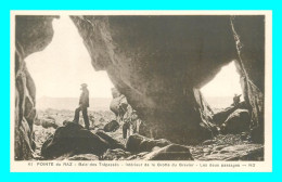 A801 / 007 29 - LA POINTE DU RAZ Baie Des Trépassés Intérieur De La Grotte Du Gravier - La Pointe Du Raz