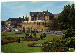 CPSM / CPM 10.5 X 15 Loire Atlantique NANTES Le Château Des Ducs De Bretagne     2cv Et DS 19 Citroen - Nantes