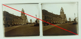 Photo Sur Plaque De Verre, Metz, Façade Gare Centrale, Horloge, Place, Rue, Voitures, Automobiles, Pavées, Années 1930. - Glasplaten