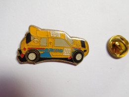 Beau Pin's , Auto Peugeot 205 Racing , Rallye , Pneu Michelin , ESSO , Verso Quadrillé - Peugeot