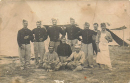 CARTE PHOTO NON IDENTIFIEE DES SOLDATS DANS LE CAMPEMENT - Da Identificare