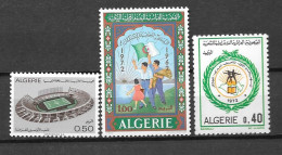 1972 - 554 à 556**MNH - Stade Olympique De Cheraga - 10 Ans Indépendance - Festival De La Jeunesse Arabe - Algeria (1962-...)