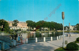 61.  BAGNOLES DE L'ORNE . Station Thermale . Le Lac Et La Résidence . - Bagnoles De L'Orne