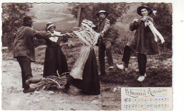 CPA DENTELEE Et GLACEE - N° 1 Types D' Auvergne - La Bourrée - Danses