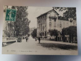 Vittel - L'avenue Et Les Hotels - Vittel