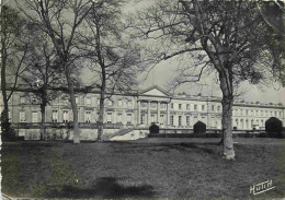 60 - Compiègne - Le Chateau - Façade Du Côté Parc - Carte Dentelée - CPSM Grand Format - Etat Pli Visible - Voir Scans R - Compiegne