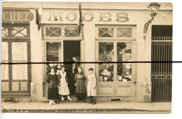 Carte Photo A Identifier  CPA . Devanture D'un Magasin, Boutique, Commerce. MODES - Photographie