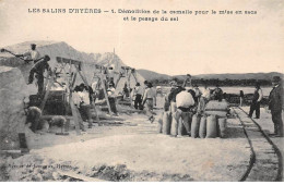 83 - HYERES - SAN35213 - Les Salins - Démolition De La Camelle Pour La Mise En Sacs Et Le Pesage Du Sel - Métier - Hyeres