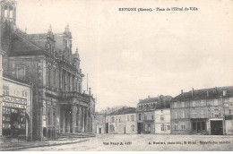 55 - REVIGNY - SAN35701 - Place De L'Hôtel De Ville - Revigny Sur Ornain