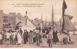 50 - SAINT VASST LA HOUGUE - SAN42395 - La Vente Du Poisson Sur Le Quai Vauban - Saint Vaast La Hougue