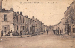 85 - LA ROCHE SUR YON - SAN44185 - La Rue De Nantes - La Roche Sur Yon