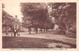 86 - ANTRAN - SAN44191 - La Place - A Droite, La Mairie Et Les Ecoles - Au Centre, L'Eglise - Other & Unclassified