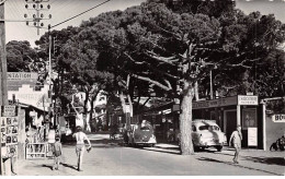 83 - HYERES - SAN39025 - La Capte - La Rue Du Commerce -  CPSM 14x9 Cm - Hyeres