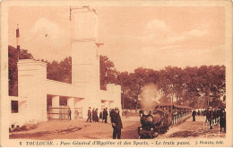 31 - TOULOUSE - SAN39934 - Parc Générale D'hygiène Et Des Sports - Le Train Passe - Toulouse