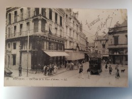 Poitiers - Un Coin De La Place D'armes - Poitiers