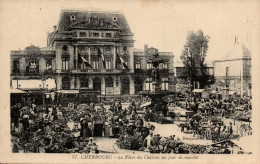 50 , Cpa  CHERBOURG , 77 , La Place Du Chateau Un Jour De Marché  (13393) - Cherbourg