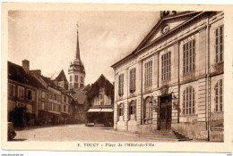 89 - TOUCY   ( Yonne )  - Place De L'Hotel De Ville - Toucy