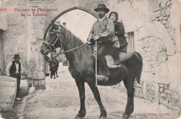 FOLKLORE - Personnages - Paysan Et Paysanne De La Lozère - Cheval - Rodez E Carrère - Carte Postale Ancienne - Personnages