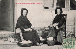 FOLKLORE - Personnages - Paysannes De La Lozère - Vieilles Femmes - Sabots - Carte Postale Ancienne - Personnages