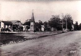 46 - Lot -  LACAPELLE - MARIVAL -  La Place De La Roque - Lacapelle Marival