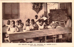 Afrique - GABON -  Les Soeurs Bleues De Castres - Une Classe A Libreville - Religion - Gabon