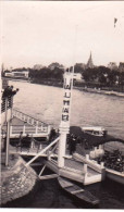 Petite Photo  - 1937 - PARIS - Exposition Internationale - Les Vedettes Au Pied De La Tour Eiffel - Lugares