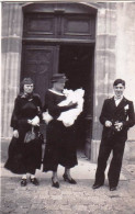 Petite Photo  -1937 - DOMEVRE Sur VEZOUZE ( Meurthe Et Moselle ) - Jour De Bapteme Sur Le Parvis De L'église - Orte