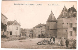 BULGNEVILLE.(VOSGES) LA PLACE.(CARTE PAS COURANTE ANIMEE) - Bulgneville