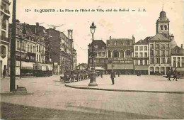 02 - Saint Quentin - La Place De L'Hotel De Ville , Coté Du Beffroi - Animée - Automobiles - Tramway - Correspondance -  - Saint Quentin