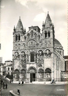 16 - Angouleme - La Cathédrale Saint Pierre - Animée - Carte Dentelée - CPSM Grand Format - Voir Scans Recto-Verso - Angouleme