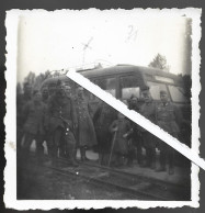 MIL 503 0424 WW2 WK2  CAMPAGNE DE FRANCE AUTOBUS  SOLDATS  ALLEMANDS PRISONNIERS ET CIVILS FRANCAIS  1940 - Krieg, Militär