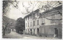 D 83  BARGEMON. LA PLACE ST ETIENNE ET LE JEU DE BOULES. CARTE ECRITE - Bargemon