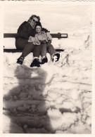 Altes Foto Vintage. Frau Mit Kind Im Schnee. (  B10  ) - Anonyme Personen