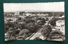 Vue Générale Sur La Cathédrale Sainte-Anne Et Le Stade Eboué, Lib "Au Messager", N° 529 - Brazzaville