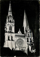 28 - Chartres - La Cathédrale - La Façade Illuminée - Vue De Nuit - Mention Photographie Véritable - Carte Dentelée - CP - Chartres