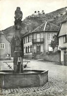 68 - Ribeauvillé - Vieux Puits Et Le Château St. Ulrich - Mention Photographie Véritable - CPSM Grand Format - Voir Scan - Ribeauvillé