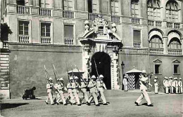 Monaco - Le Palais Princier - Relève De La Garde - Militaria - Flamme Postale - CPM - Voir Scans Recto-Verso - Palais Princier