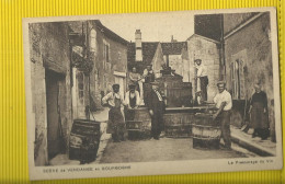 Scene De Vendanges En Bopurgogne  Le Pressurage Du Vin 1956 - Vines