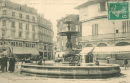 CPA-CASTRES -Fontaine De La Place Nationale - Crédit Lyonnais - Edit. Raynaud, Bazar Du Mail * TàD 1910 **2 Scans - Castres