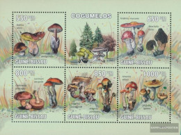 Guinea-Bissau 4623-4627 Sheetlet (complete. Issue) Unmounted Mint / Never Hinged 2010 Mushrooms - Guinée-Bissau
