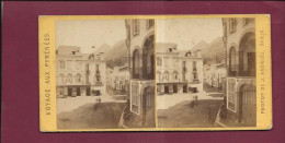 190424 - PHOTO STEREO PAPIER - VOYAGE AUX PYRENEES J ANDRIEU PARIS - Place De Cauterets - Pharmacie Broca - Dancausse  - Photos Stéréoscopiques