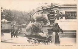 75 - PARIS _S28323_ Métier - Paris Vécu - Une Marchande De Fleurs - En L'état Déchirure Pli - Petits Métiers à Paris