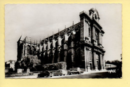 51. CHALONS-SUR-MARNE – La Cathédrale (vieilles Voitures) CPSM / Photo Véritable (voir Scan Recto/verso) - Châlons-sur-Marne