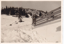 Altes Foto Vintage.Personen Winterlandschaft .ca 1962 (  B10  ) - Anonyme Personen