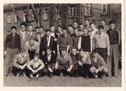 Altes Foto Vintage. Gruppe Junger Männer -Freunde ..ca 1958 (  B10  ) - Persone Anonimi