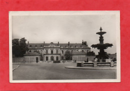 10 Troyes - Le Lycée Et La Fontaine CPA Année 1949  EDIT G.REANT  N°10  état Impeccable - Troyes